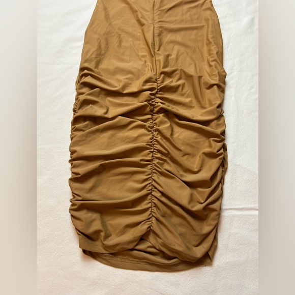 NWT Superdown Revolve Yovanna Midi Dress in Taupe - Picture 7 of 10